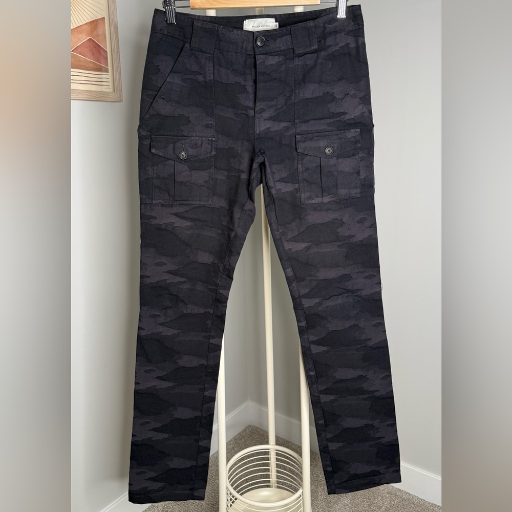 Wings + Horns Men's Black & Gray Camo Cargo Pants